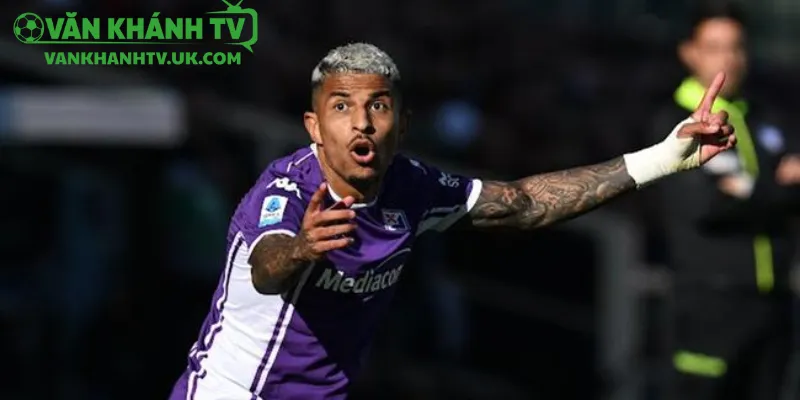 AC Milan dẫn đầu phong độ, Fiorentina gặp khó khăn ở Serie A mùa này.