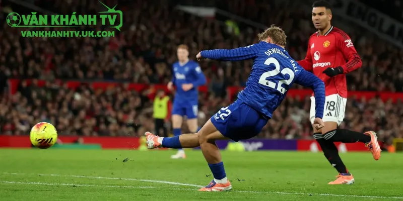 Cánh trái yếu kém khiến chiến thuật Man Utd bị phá vỡ