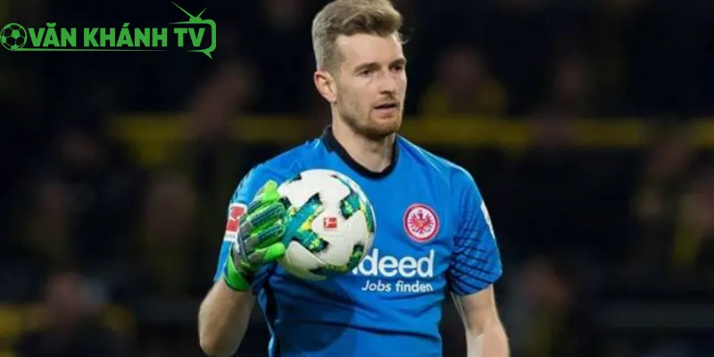 Phần Lan ra sân với đội hình mạnh nhất, Hradecky trấn giữ khung gỗ