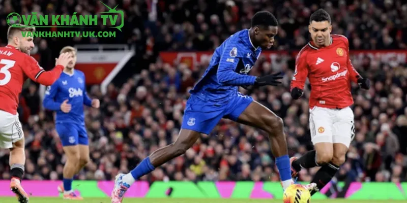 Everton khai thác điểm yếu cánh trái Man Utd, phá vỡ lối chơi tấn công